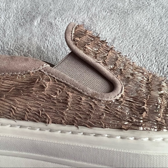 AGL Attilio Giusti Leombruni Textured Fringe Leather Slip-On Sneakers Platinum - Picture 7 of 13